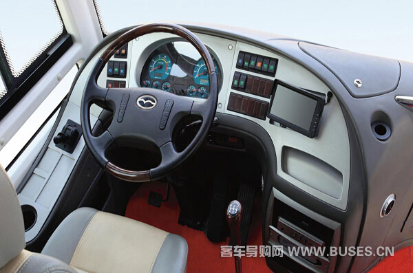 五洲龙FDG6860CNG中短途客运客车(天然气24-37座)