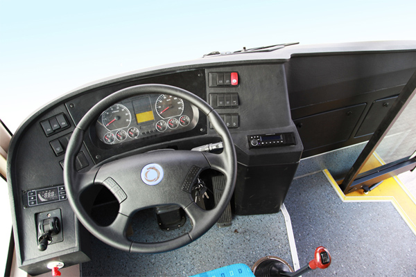 申龙SLK6779USD5公交车(柴油国五14-28座)