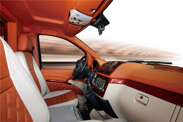 宇通ZK5031XLJ2房车(汽油国四4-6座)