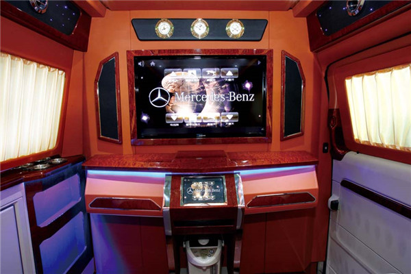 宇通ZK5031XLJ2房车(汽油国四4-6座)