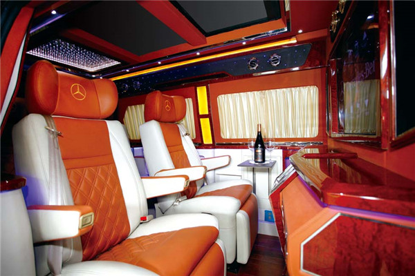 宇通ZK5031XLJ2房车(汽油国四4-6座)