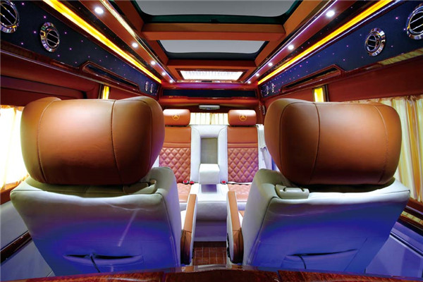 宇通ZK5031XLJ2房车(汽油国四4-6座)