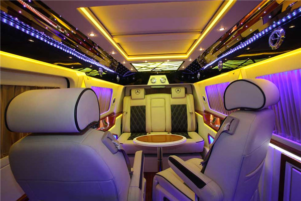 宇通ZK5031XLJ2房车(汽油国四4-6座)