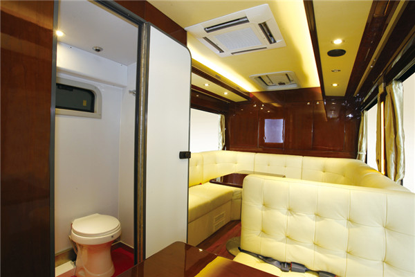 宇通ZK5151XZS5展示车(柴油国五2-9座)
