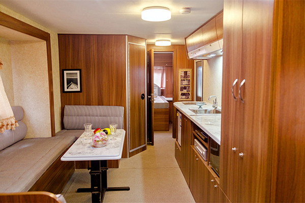 宇通ZK9040XLJ拖挂房车(6-9座)