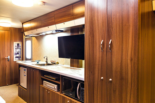 宇通ZK9040XLJ拖挂房车(6-9座)