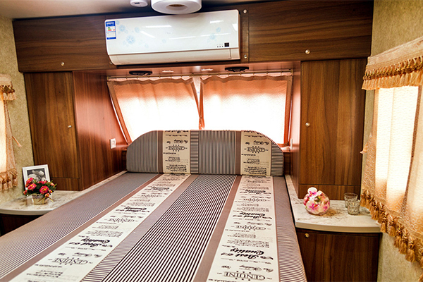 宇通ZK9040XLJ拖挂房车(6-9座)