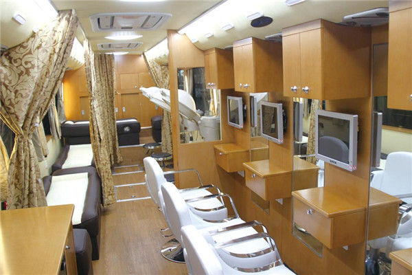 宇通ZK5180XZS5展示车(柴油国五2-9座)