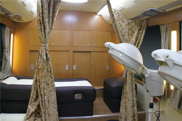 宇通ZK5180XZS5展示车(柴油国五2-9座)