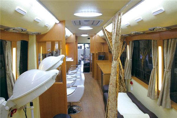 宇通ZK5180XZS6展示车(柴油国五2-9座)