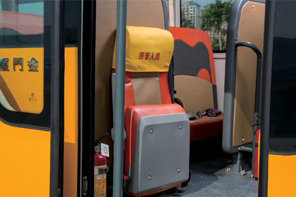 金旅XML6721J15XXC小学生专用校车(柴油国五24-37座)