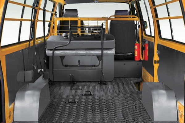 金旅XML5035XXY15厢式运输车(汽油国五2-5座)