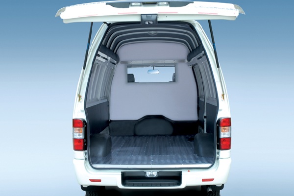 金旅XML5035XXY15厢式运输车(汽油国五2-5座)