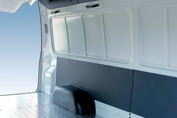 金旅XML5036XXY65厢式运输车(汽油国五2-5座)