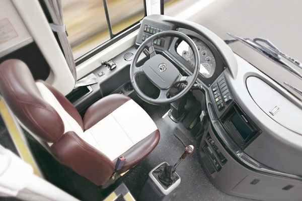 金旅XML6125J15N客车(天然气国五24-67座)
