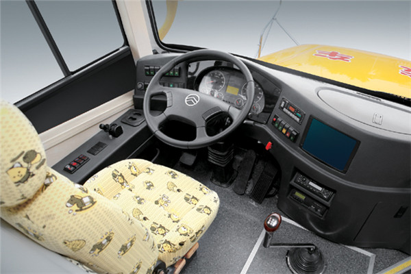 金旅XML6901J15XXC小学生专用校车(柴油国五24-47座)