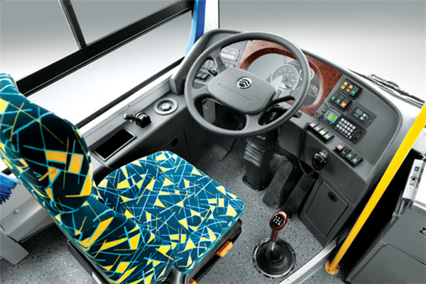 金旅XML6895J15C公交车(柴油国五17-35座)