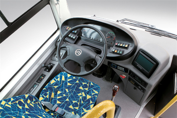 金旅XML6105J15CN公交车(天然气国五24-40座)