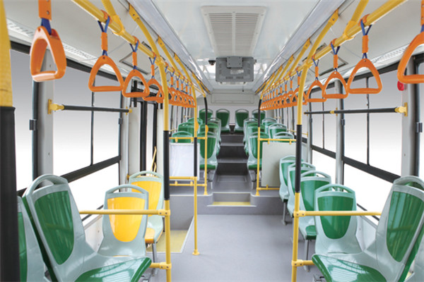金旅XML6105J15CN公交车(天然气国五24-40座)