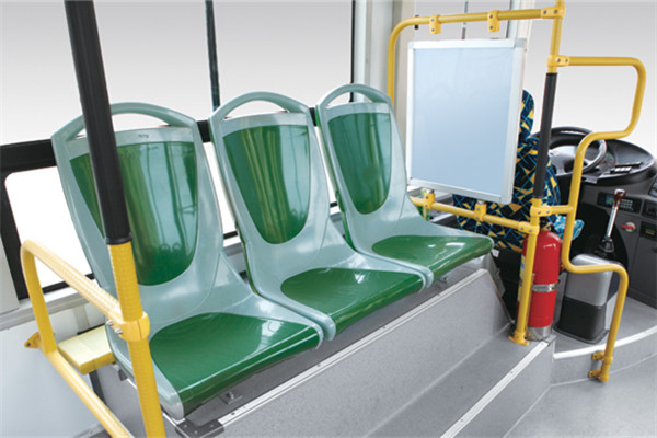 金旅XML6105J15CN公交车(天然气国五24-40座)
