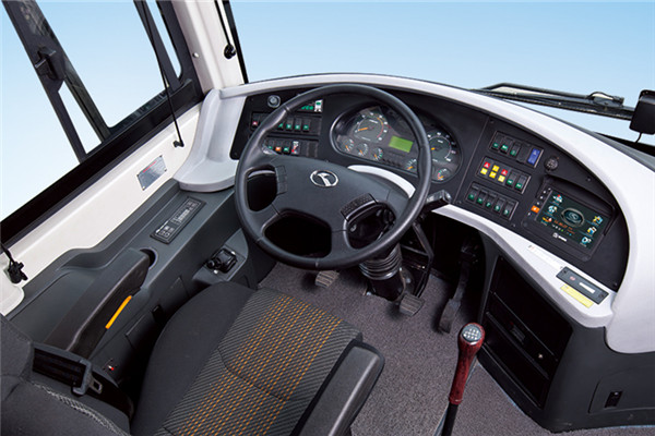 金龙XMQ6113AYD5D客车(柴油国五24-48座)