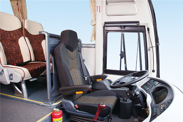 金龙XMQ6113BYN5B客车(天然气国五24-63座)