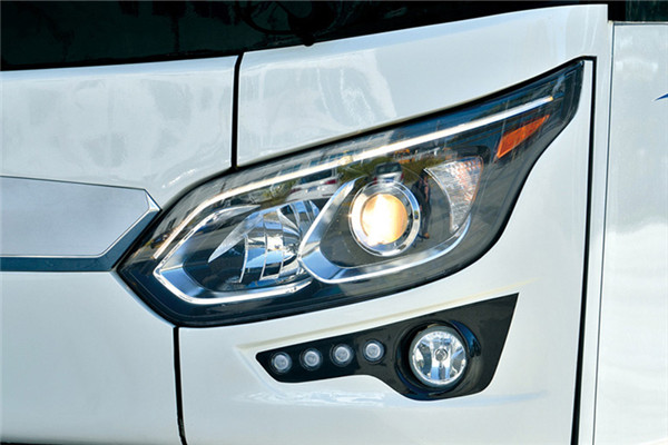 金龙XMQ6125HYD5C客车(柴油国五24-54座)