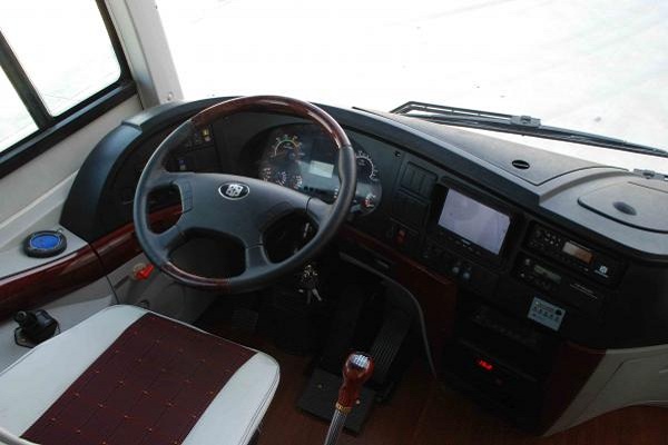 中通LCK6880HN1客车(天然气国五24-38座)