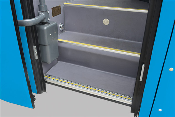 金龙XMQ6113BYBEVL3客车(纯电动24-64座)