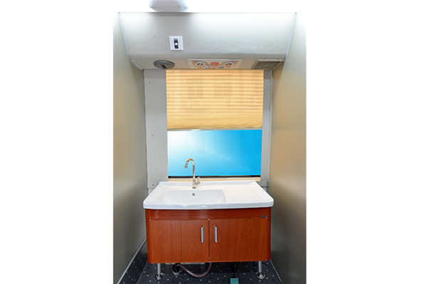 金龙XMQ5121XYL医疗车（柴油国三4-14座）