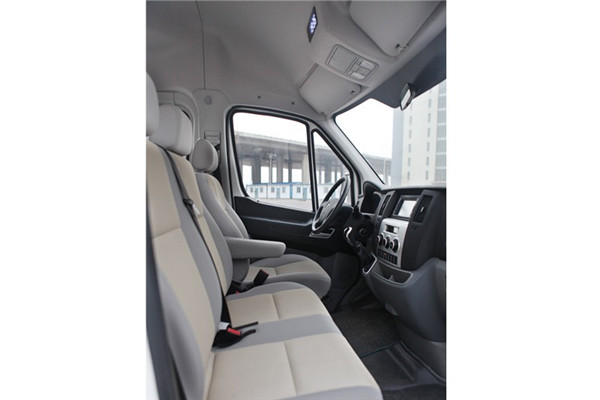 黄海DD5050XXYAHL厢式运输车(柴油国五3座)