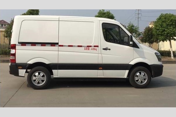 东风EQ5040XXYBEV厢式运输车(纯电动3座)