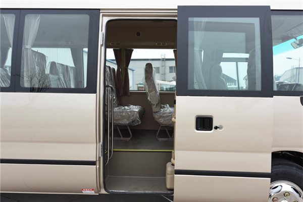 晶马JMV6775CF客车(柴油国五24-31座)