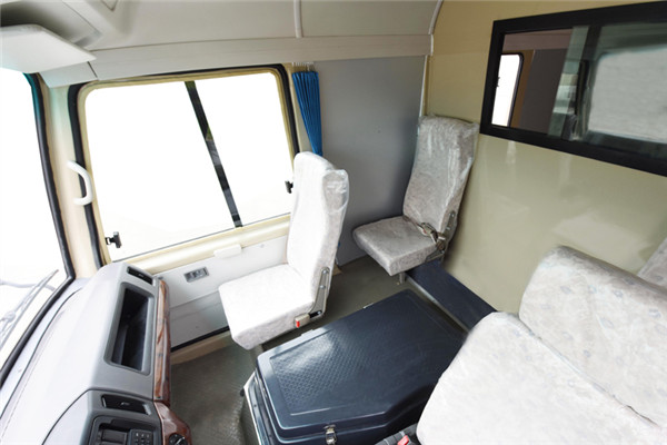 晶马JMV5043XXY厢式运输车(柴油国五2-6座)
