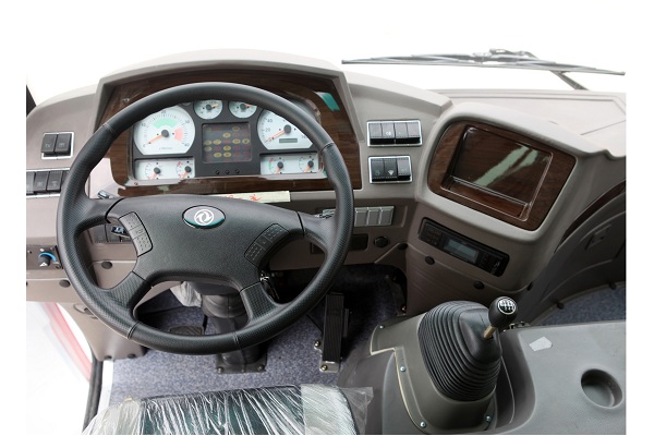 东风超龙EQ6752ZT客车(柴油国五24-26座)