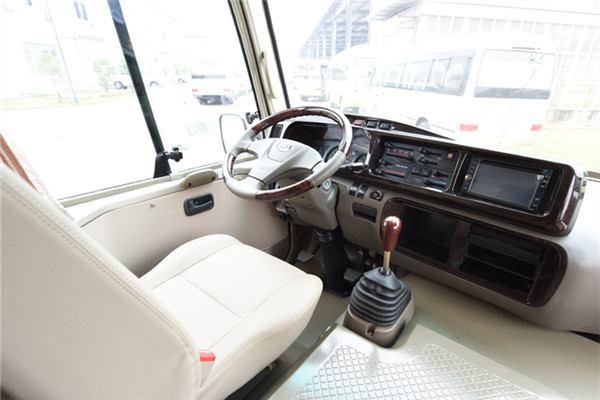 晶马JSV5051XLJM25房车(柴油国五2-6座)