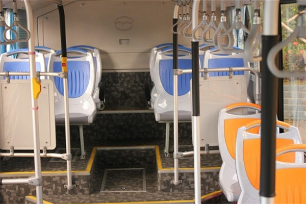 五洲龙FDG6801EVG1公交车(纯电动15-24座)