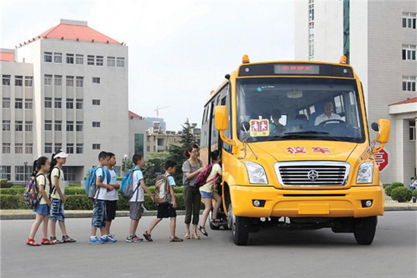亚星JS6790XCP01小学生专用校车(柴油国五24-41座)
