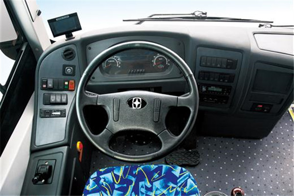 亚星YBL6117GHBEV公交车(纯电动24-49座)