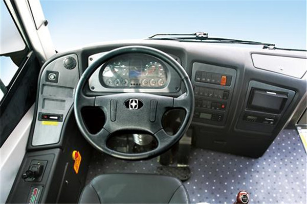 亚星YBL6117HQP客车(柴油国五24-62座)