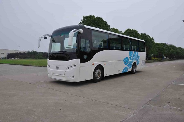 一汽CA6107LRD85客车(柴油国五35-45座)