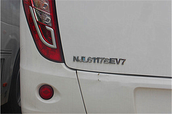 南京金龙NJL6117BEV4客车(纯电动24-53座)