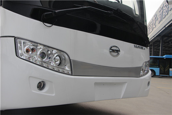 南京金龙NJL6118BEV8客车(纯电动24-53座)