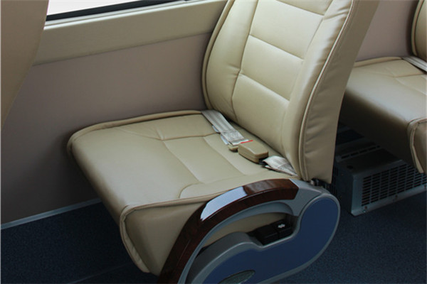 南京金龙NJL6806BEVG公交车(纯电动10-33座)