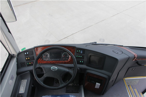 南京金龙NJL6808YA5客车(柴油国五24-35座)