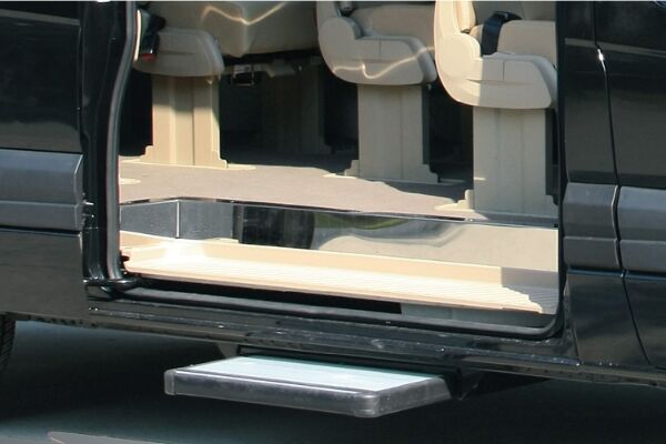 金龙XMQ6593KED5C1轻型客车(柴油国五10-14座)