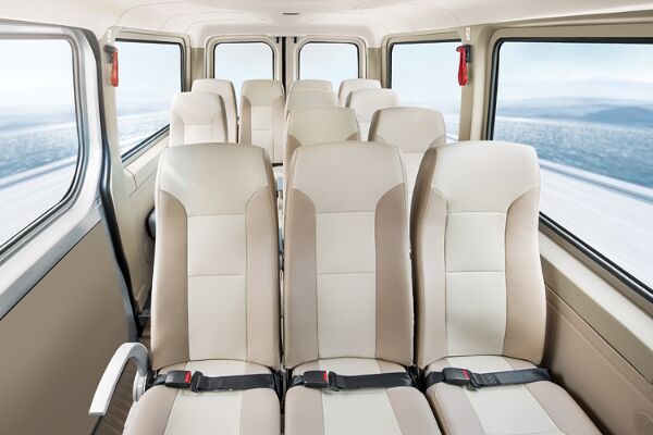 金龙XMQ6593KED5C1轻型客车(柴油国五10-14座)