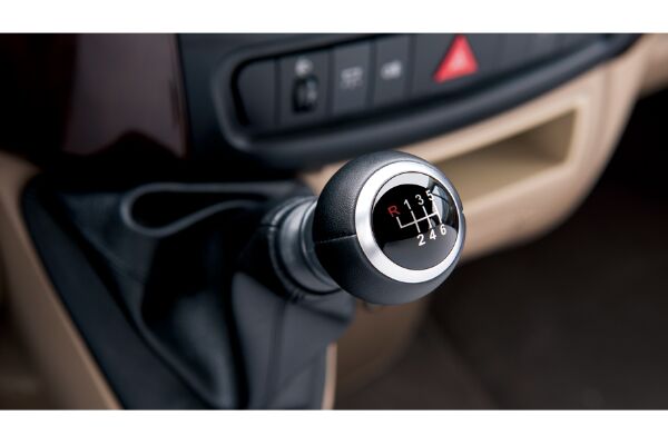 金龙XMQ6593KED5C1轻型客车(柴油国五10-14座)