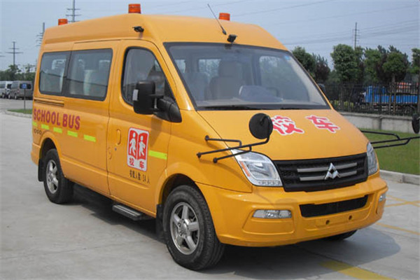 上汽大通SH6521A4D5-YB幼儿专用校车(柴油国五10-14座)
