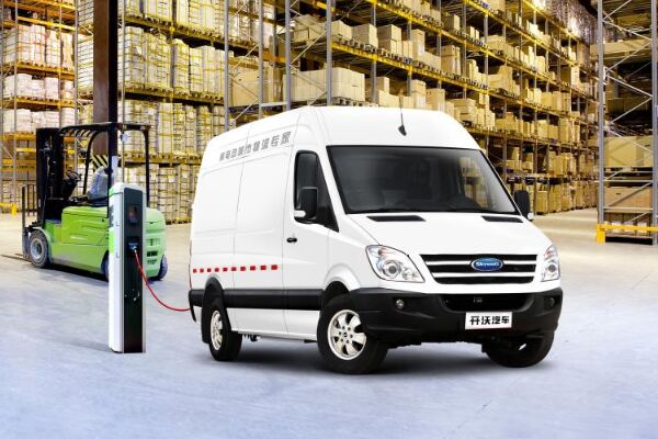 南京金龙NJL5040XXYEV1厢式运输车(纯电动2座)